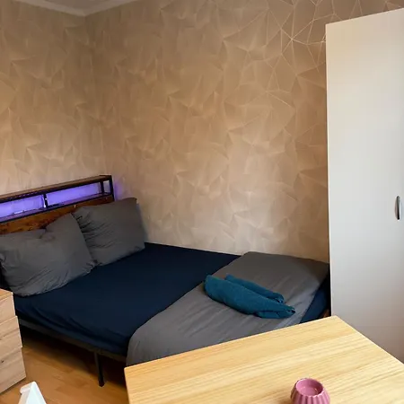 Einzelzimmer Mit Gemeinschaftsbad Ohne Kueche *