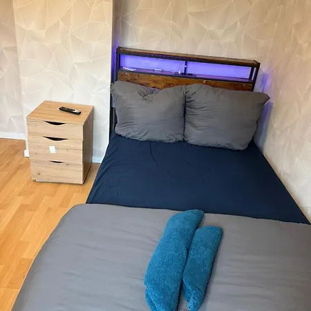 Einzelzimmer Mit Gemeinschaftsbad Ohne Kueche Lägenhet *